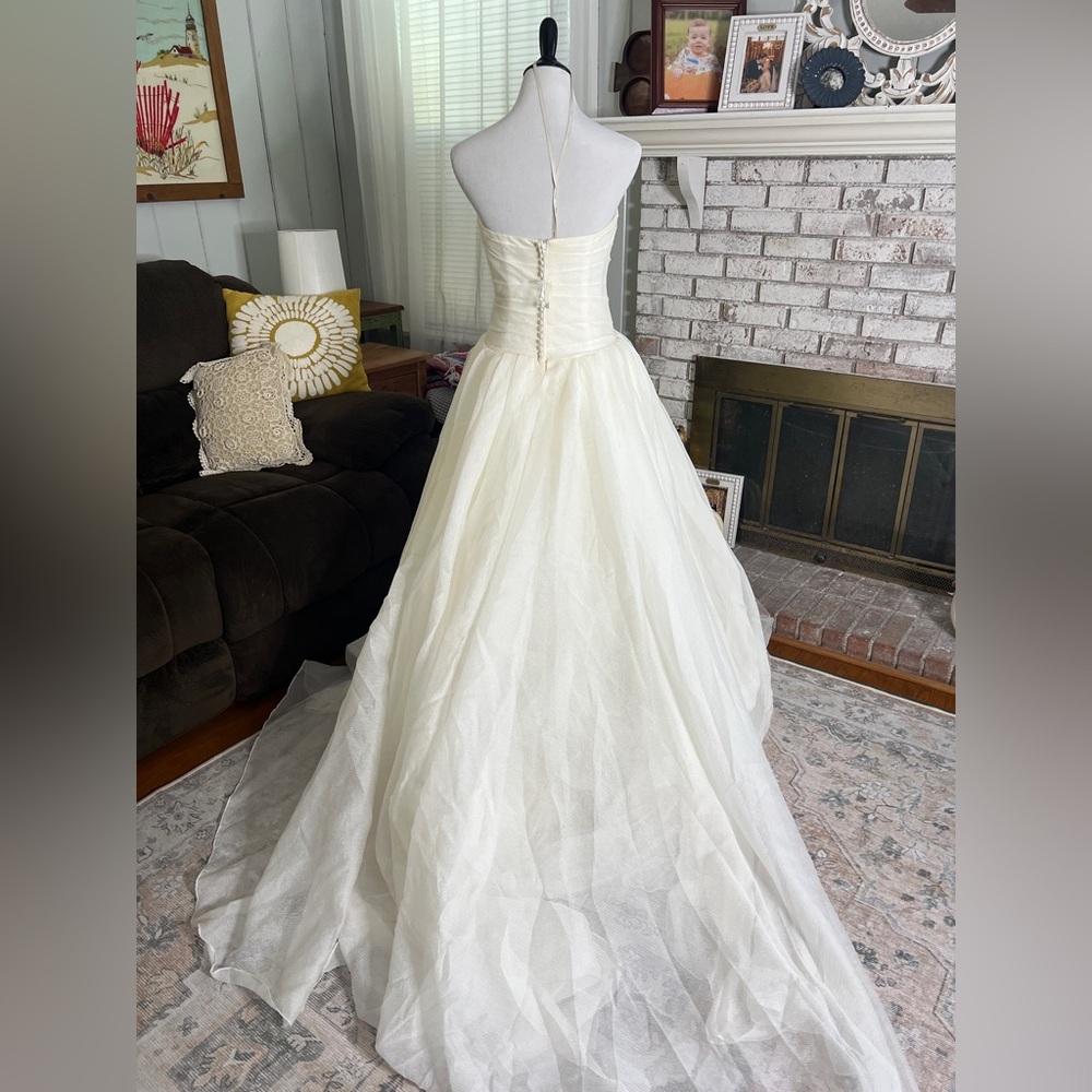 Vera Wang organza sweetheart tulle wedding dress - Picture 11 of 16